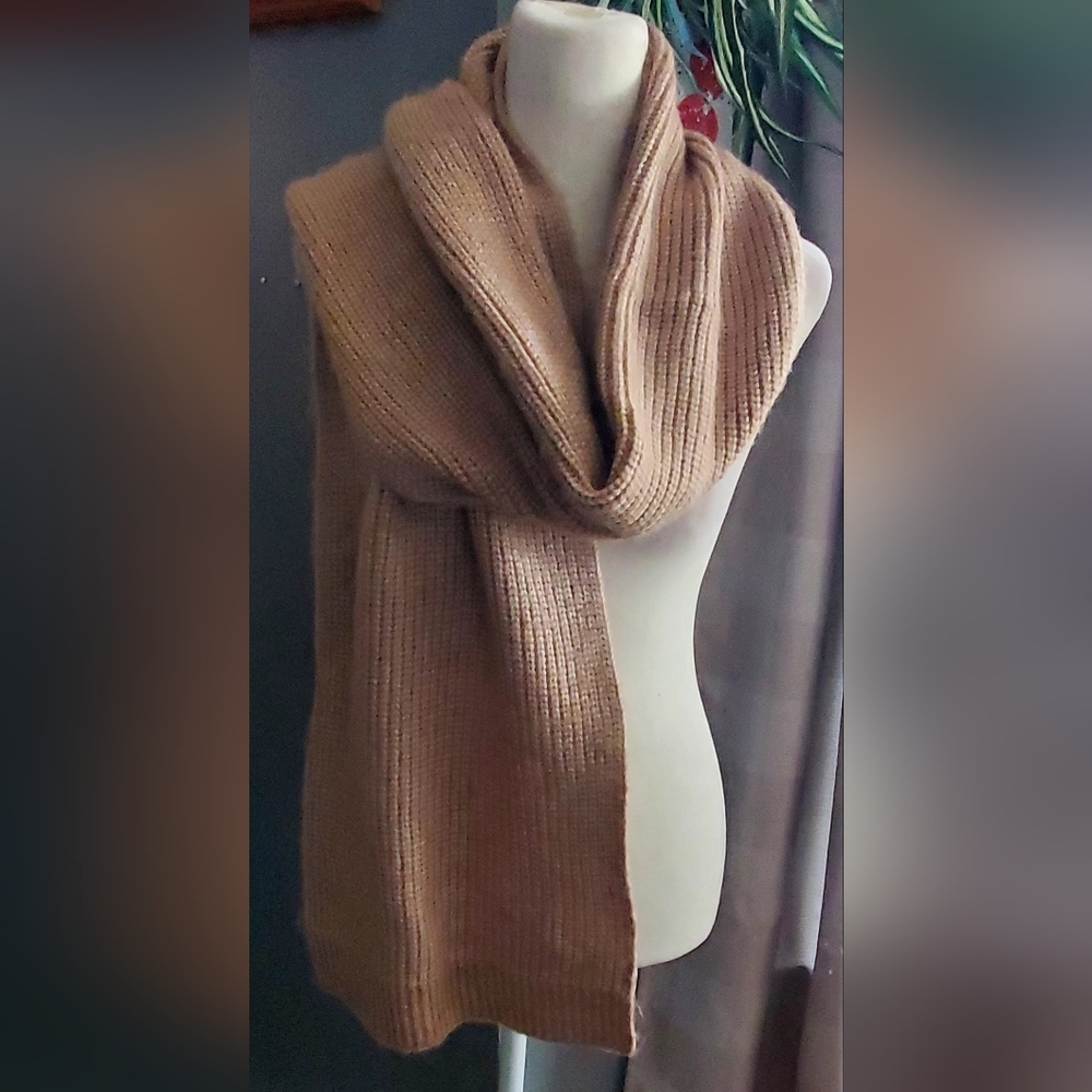 Classic Ribbed Knit Scarf in Camel